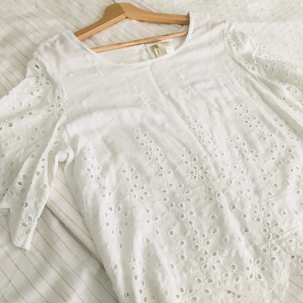 WHITE DETAILED TOP